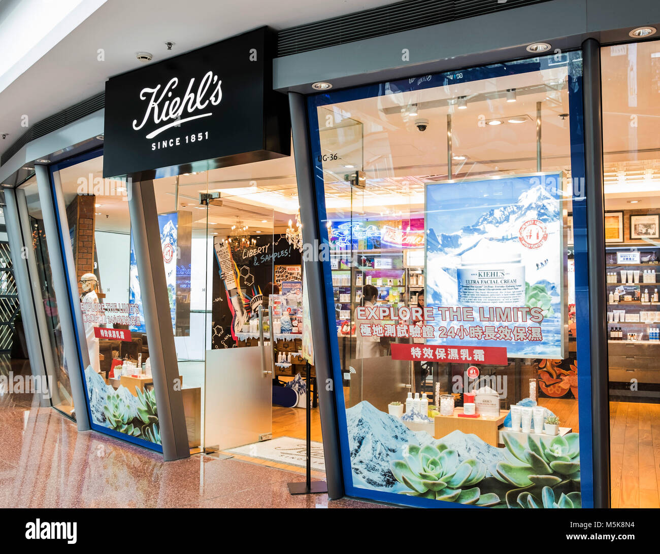 Benefit shop hi-res stock photography and images - Alamy