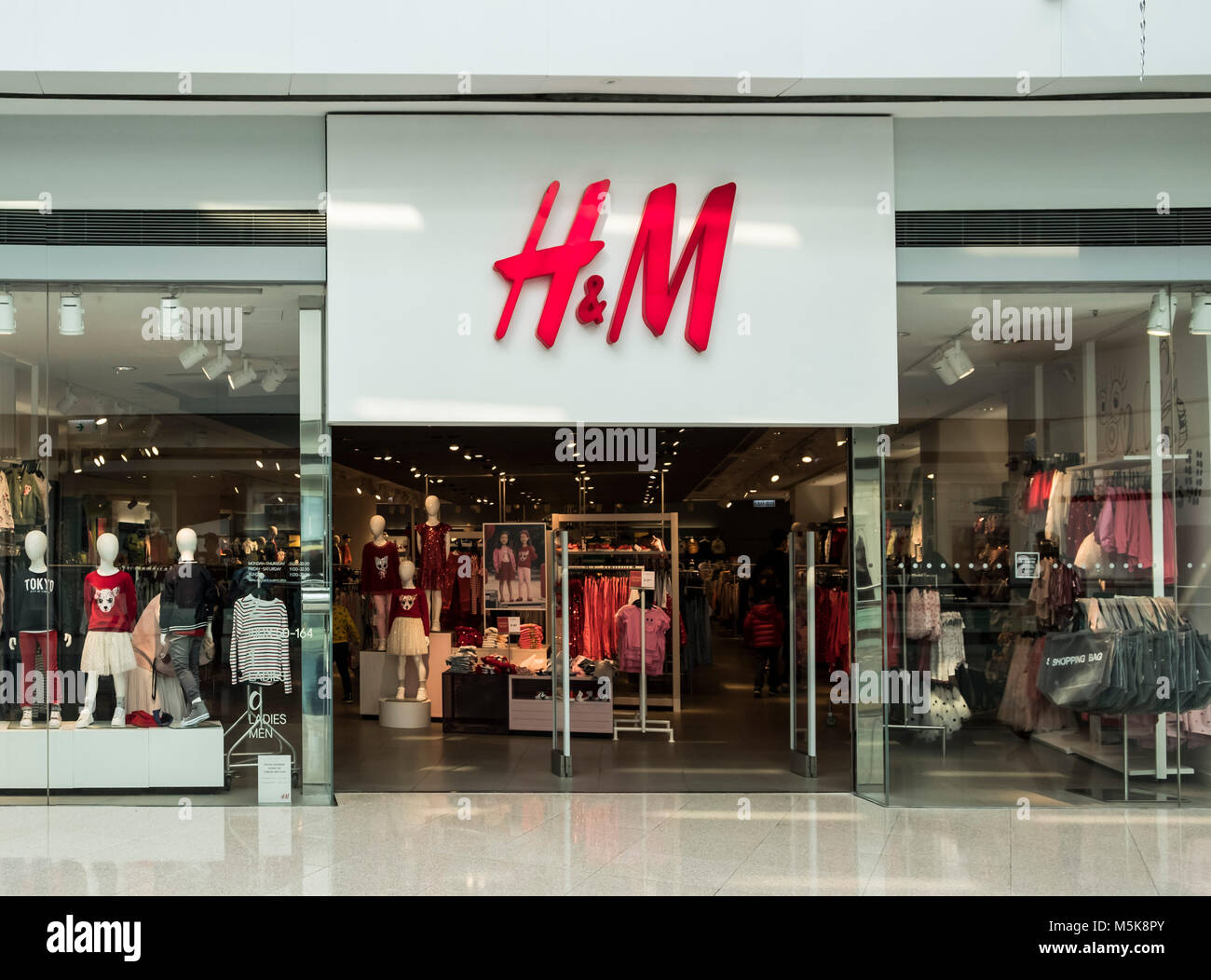 Hong Kong, February 15, 2018: H&M Store in Hong Kong. H&M is a Swedish  multinational retail-clothing company Stock Photo - Alamy