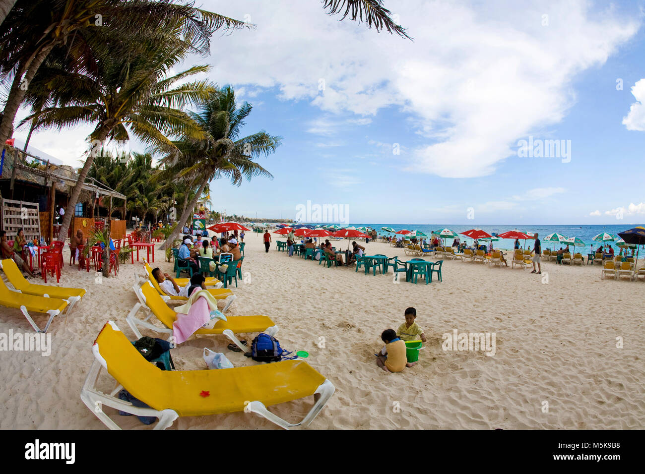 Touristen am Strand von Playa del Carmen, Mexiko, Karibik | Tourists at beach of Playa del Carmen, Mexico, Caribbean Stock Photo