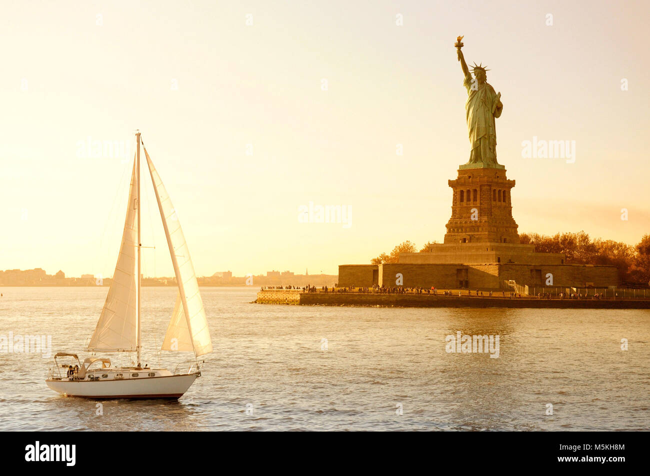 Statue of Liberty and yacht, New York City, NY, USA Stock Photo