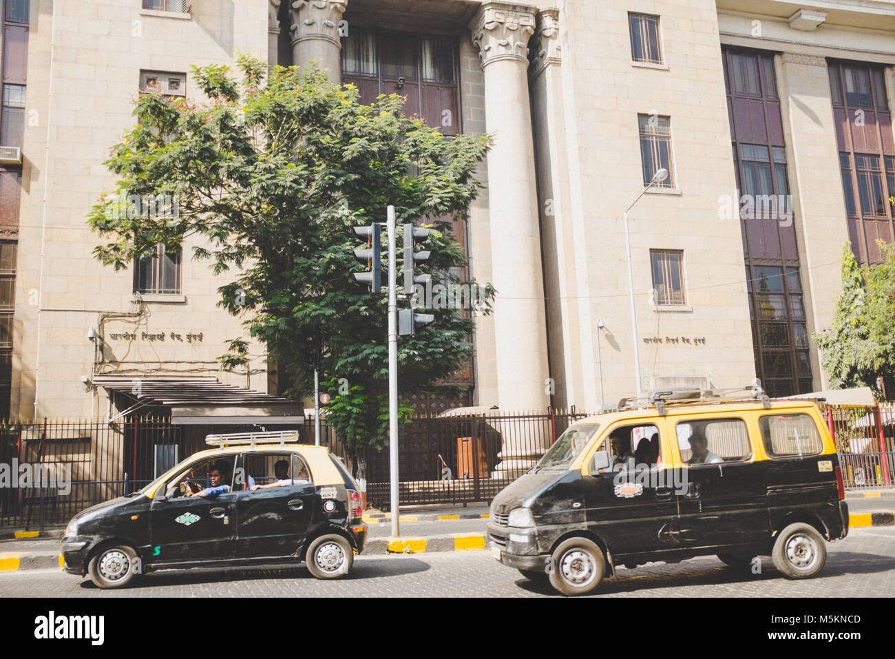 Taxis outside the economic central reserve bank building in Mumbai, India Stock Photo