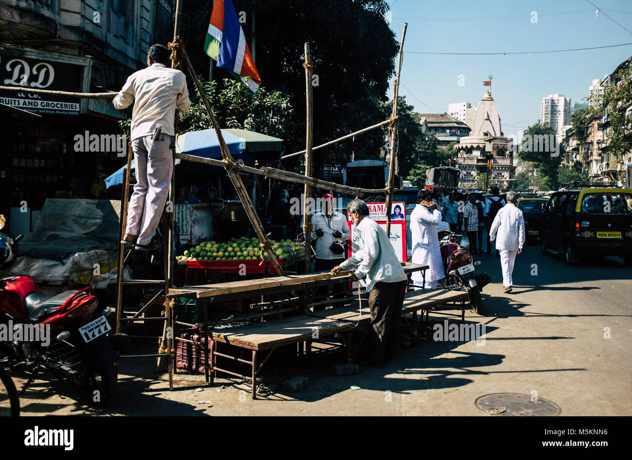 People walking through a busy market in Mumbai, India Stock Photo