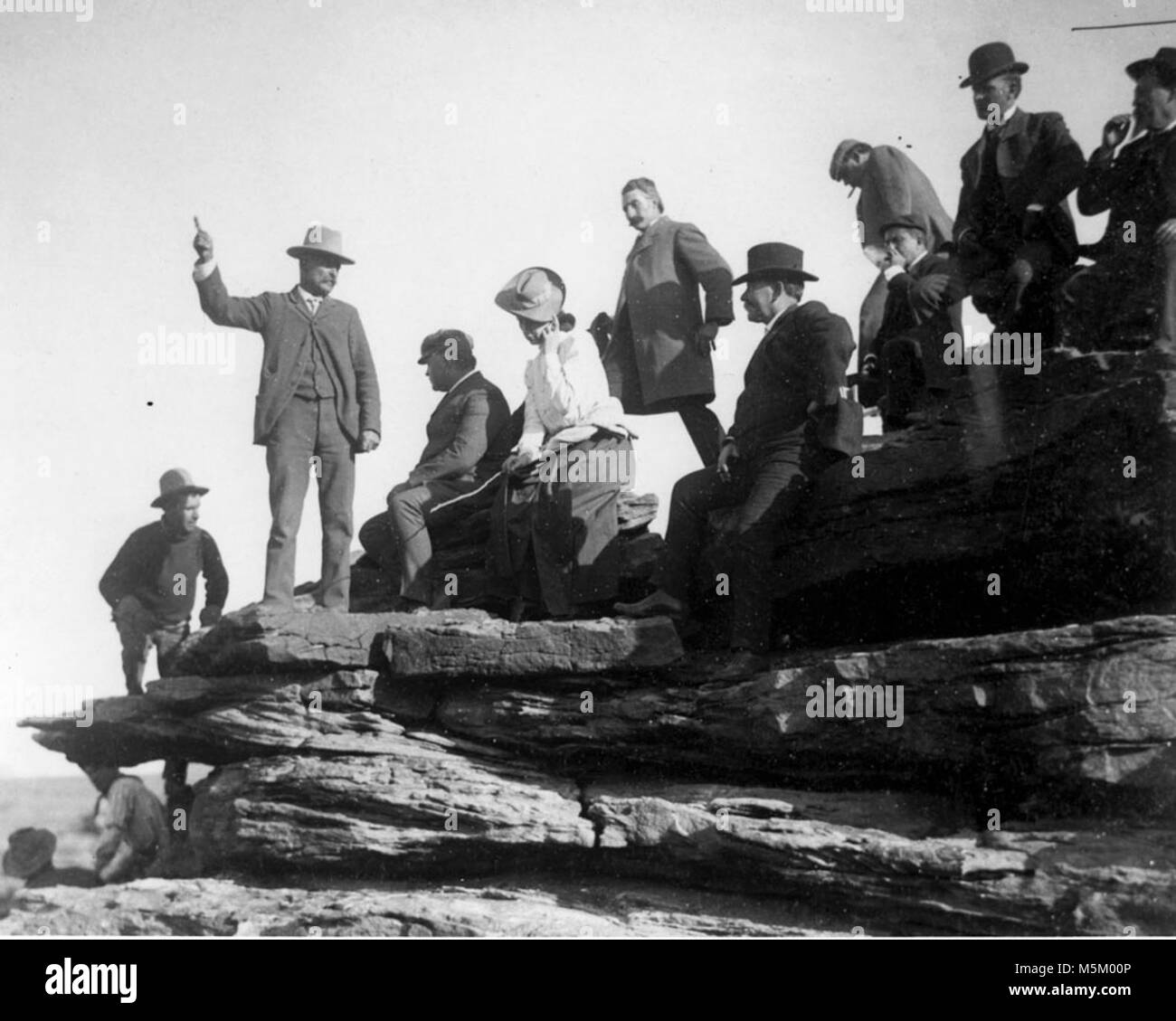 Grand Canyon Historic Bass Trails William Bass . MR. BASS LECTURING TO THE HEARST PARTY AT HEAD OF THE BASS TRAIL. CIRCA 1908. PUB. Stock Photo