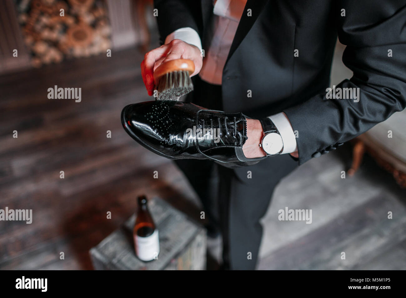 Shoe wiping hires stock photography and images Alamy