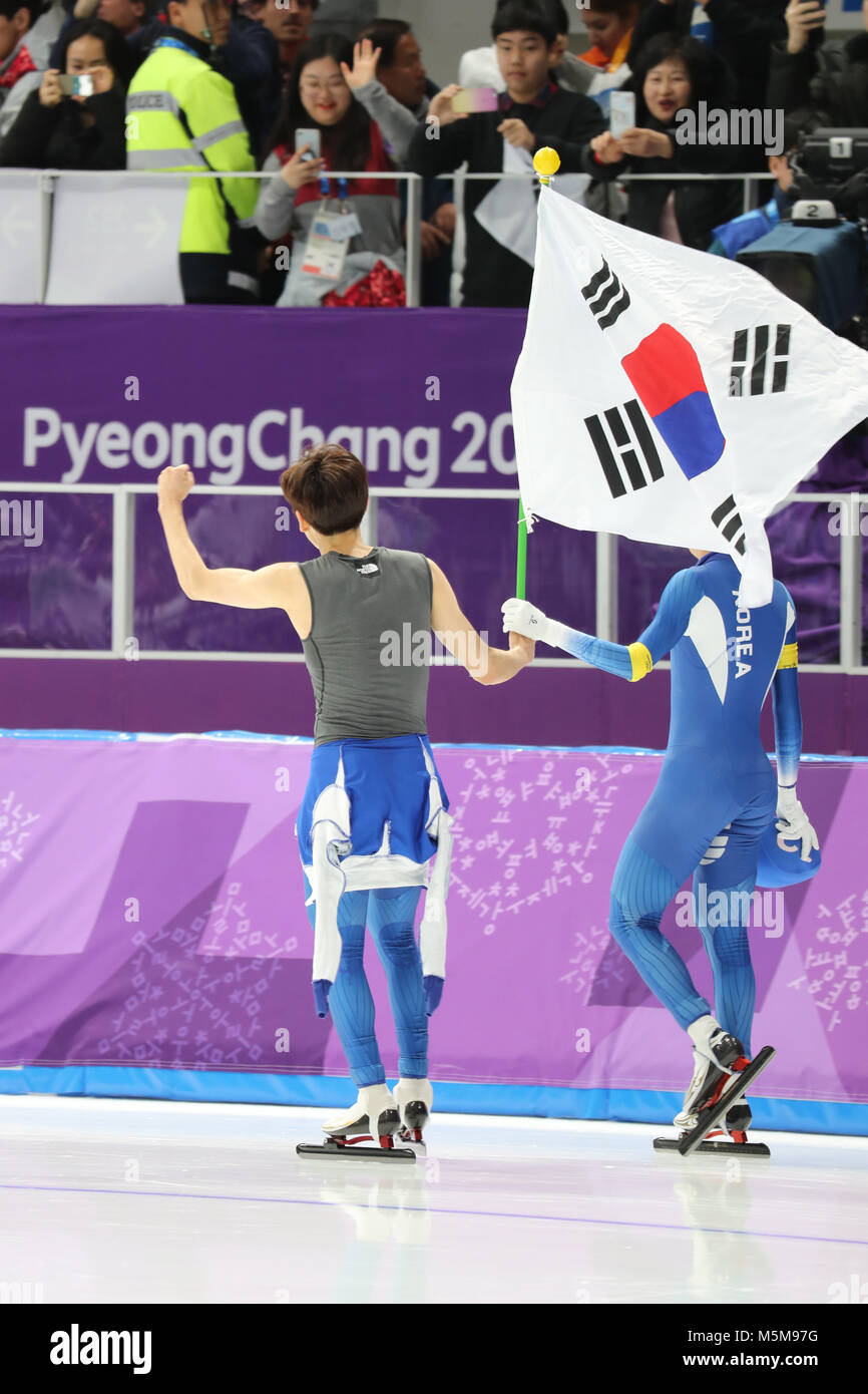 Gangneung, South Korea. 24th Feb, 2018. LEE SEUNG-HOON, left, celebrates with Korea teammate CHUNG JAEWON after Lee won the Speed Skating: Men's Mass Start Final at Gangneung Oval during the 2018 Pyeongchang Winter Olympic Games. Chung finished 8th. Credit: Scott Mc Kiernan/ZUMA Wire/Alamy Live News Stock Photo