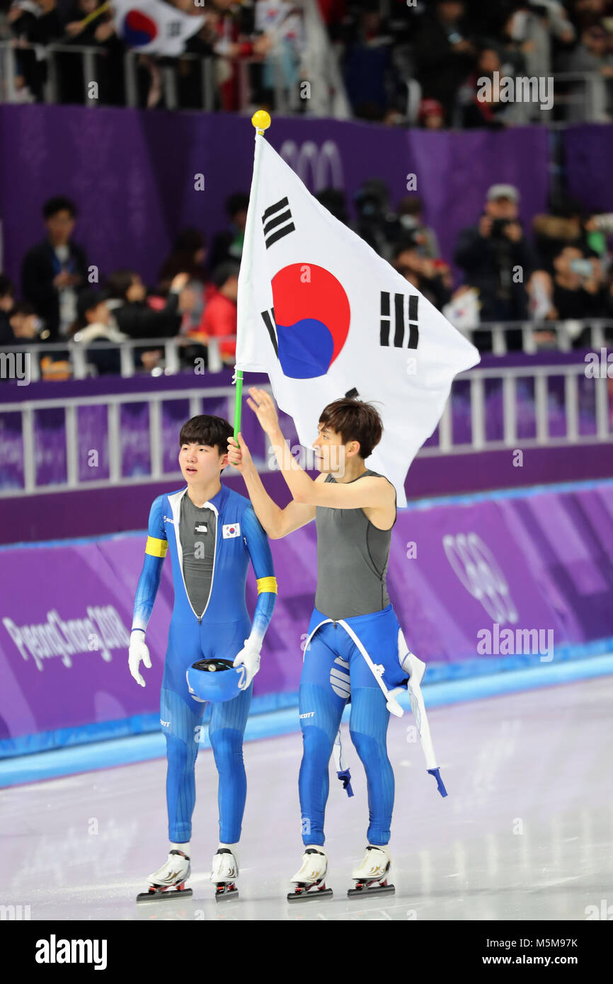 Gangneung, South Korea. 24th Feb, 2018. LEE SEUNG-HOON, right, celebrates with Korea teammate CHUNG JAEWON after Lee won the Speed Skating: Men's Mass Start Final at Gangneung Oval during the 2018 Pyeongchang Winter Olympic Games. Chung finished 8th. Credit: Scott Mc Kiernan/ZUMA Wire/Alamy Live News Stock Photo