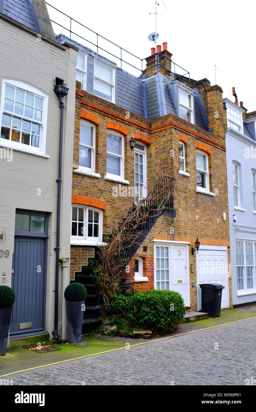 Devonshire Mews South Westminster London W1 Stock Photo Alamy