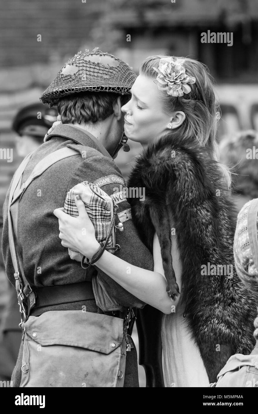 1940s Re-enactors embrace as they are parting, Re-enactment Weekend at the National Tramway Museum, Crich, Derbyshire, England, UK Stock Photo