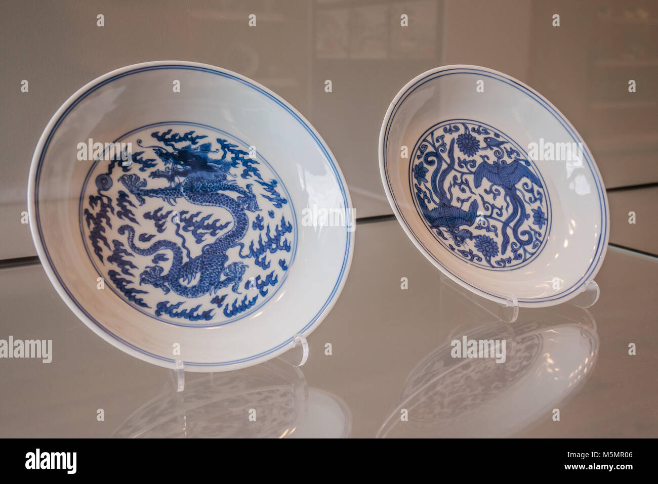 Chinese ceramic hires stock photography and images Alamy