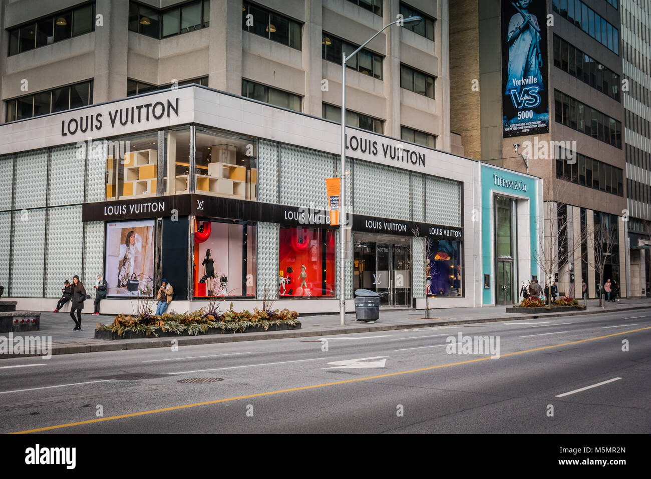 How to get to Louis Vuitton Toronto Bloor Street by Subway, Bus or Train?