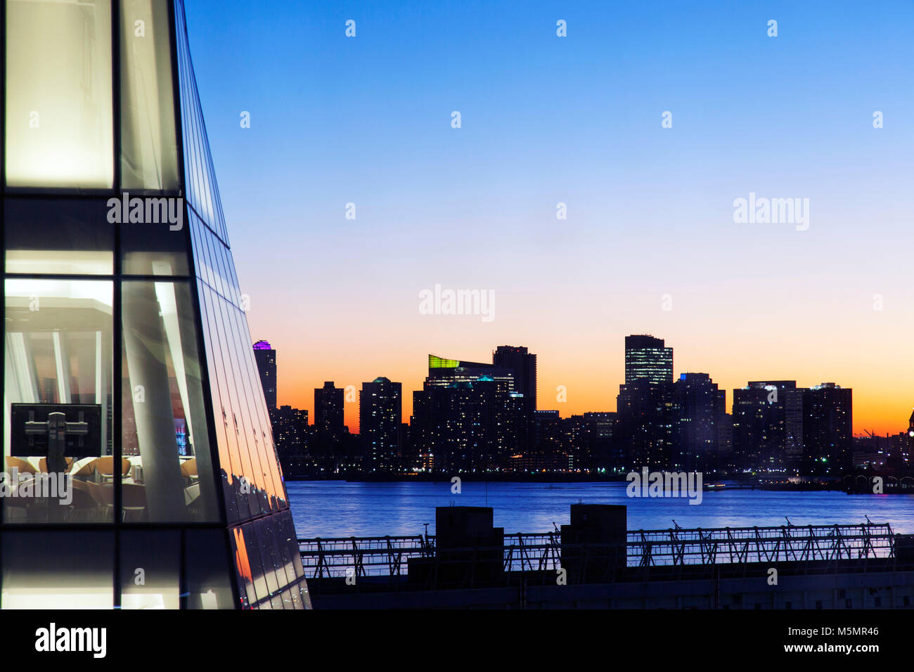 A view of an office and city skyline in New york Stock Photo - Alamy