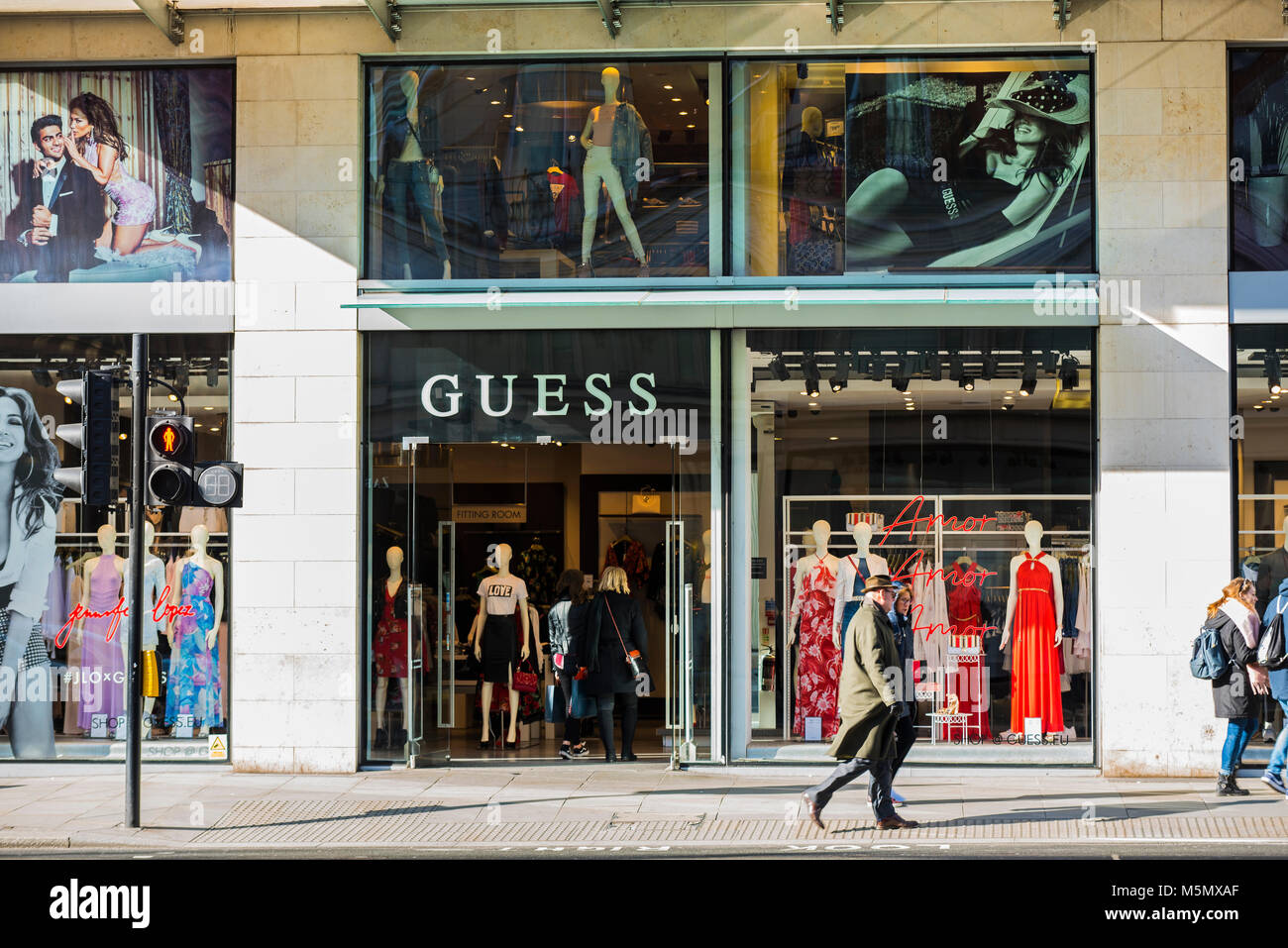 Guess shop store front in Brompton Road, Knightsbridge, London, UK.  Shoppers. People Stock Photo - Alamy