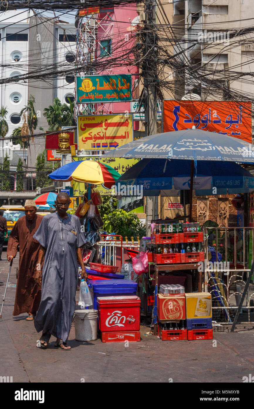 Street scene, Little Arabia, Sukhumvit Soi 5, Bangkok, Thailand Stock Photo