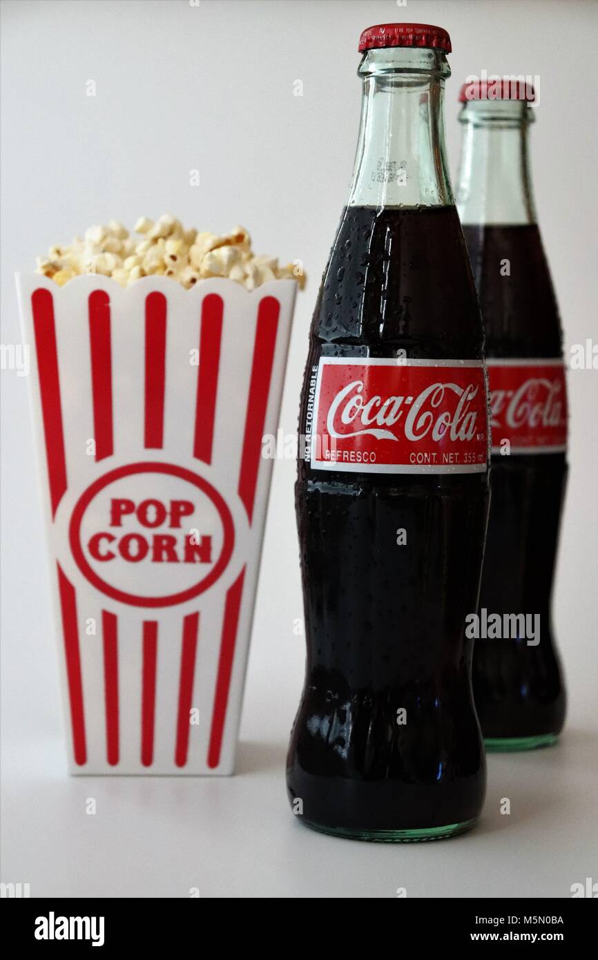 https://c8.alamy.com/comp/M5N0BA/coca-cola-and-popcorn-M5N0BA.jpg