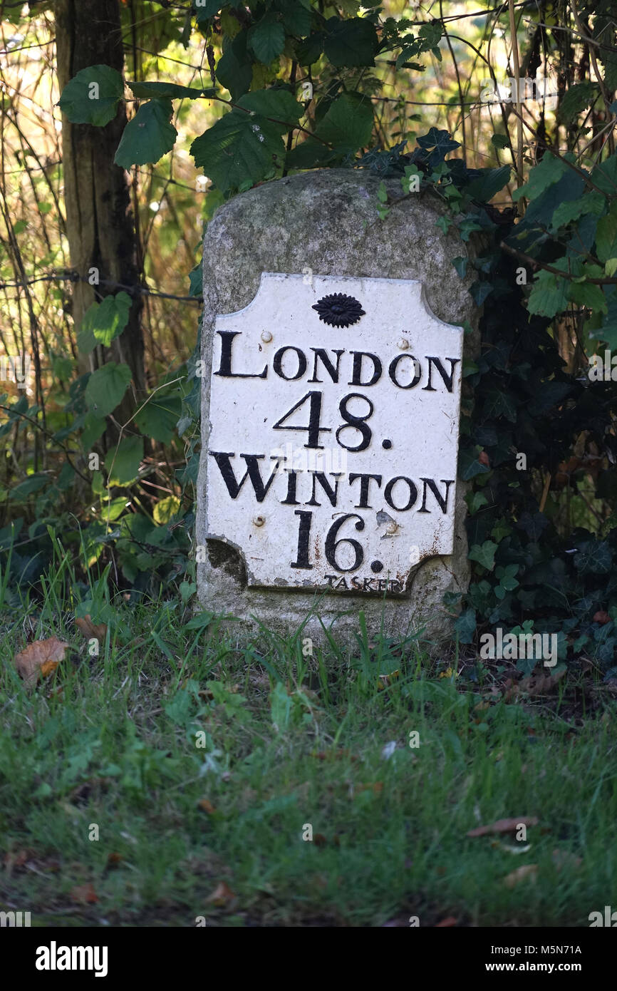 Milestone on the old Winchester Road between Chawton and Alton (2) Stock Photo