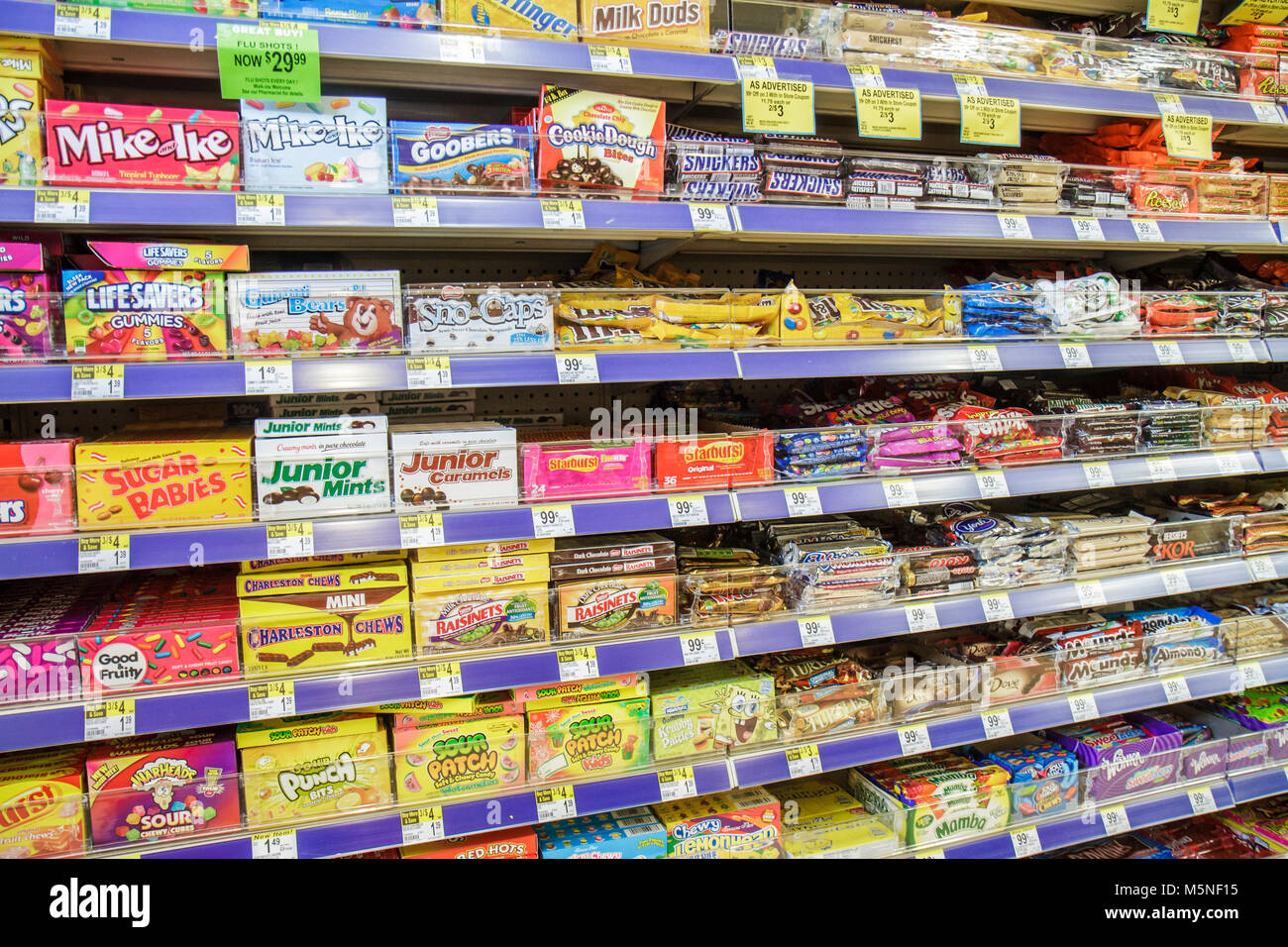 Walgreens store chocolate hires stock photography and images Alamy
