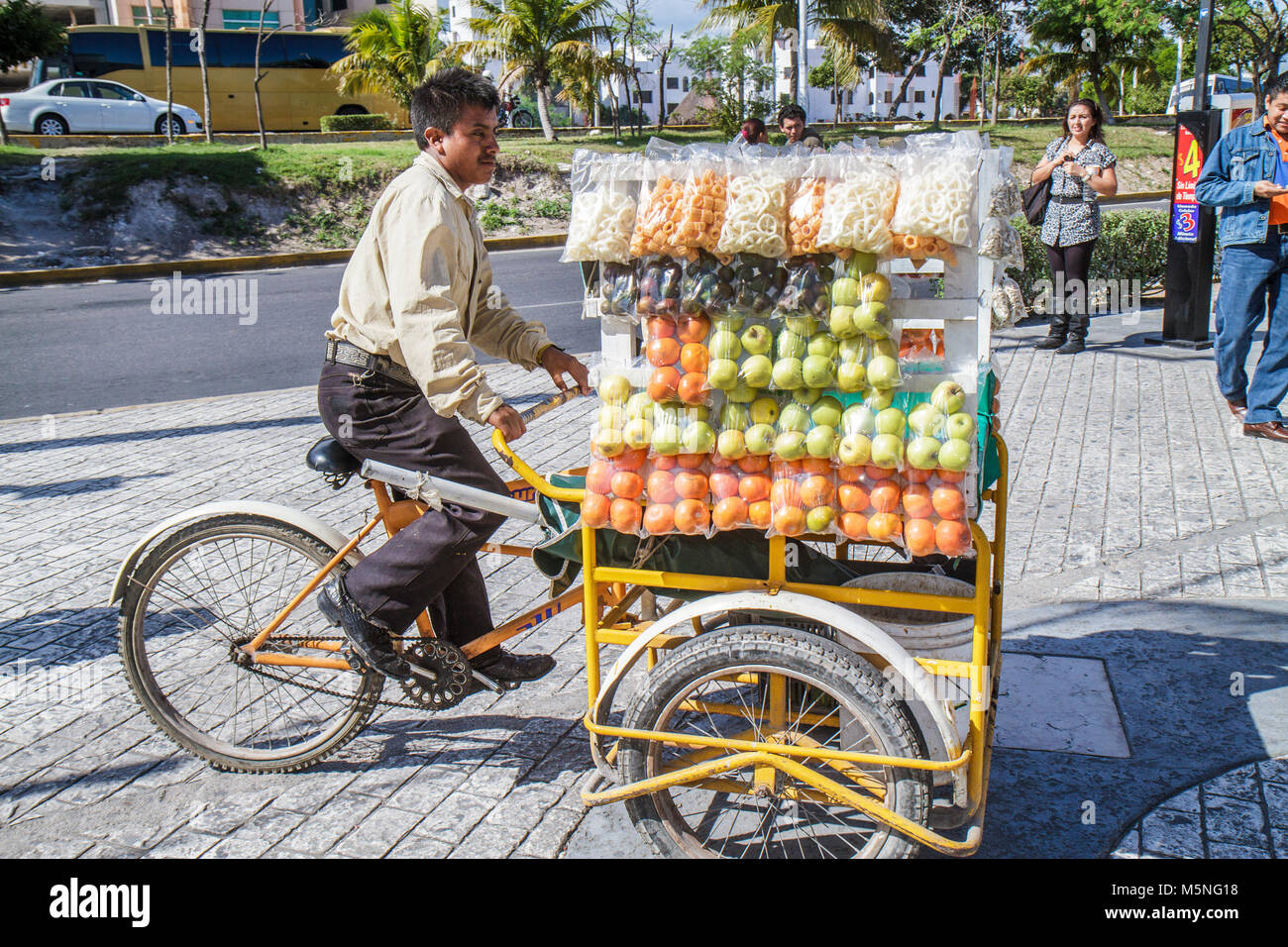 Mexican selling fruit hi-res stock photography and images - Alamy
