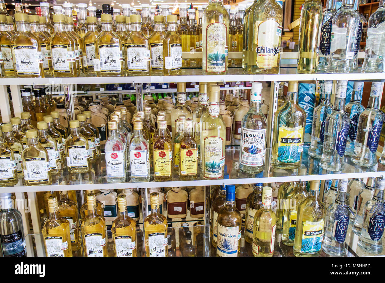 Cancun Mexico,Mexican Beach,Hotel Zone,Avenida Kukulkan,liquor store