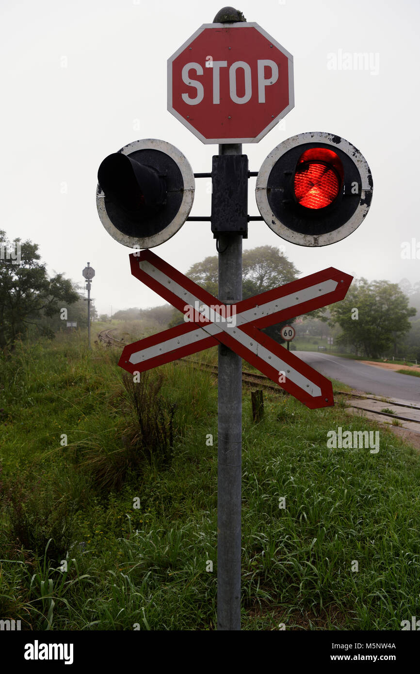 Unguarded railway crossing hires stock photography and images Alamy