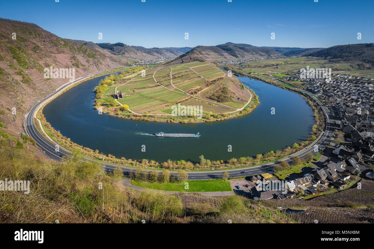 Panoramic view of ship on famous Moselle river at Moselschleife with the historic town of Bremm on a sunny day in summer, Rheinland-Pfalz, Germany Stock Photo