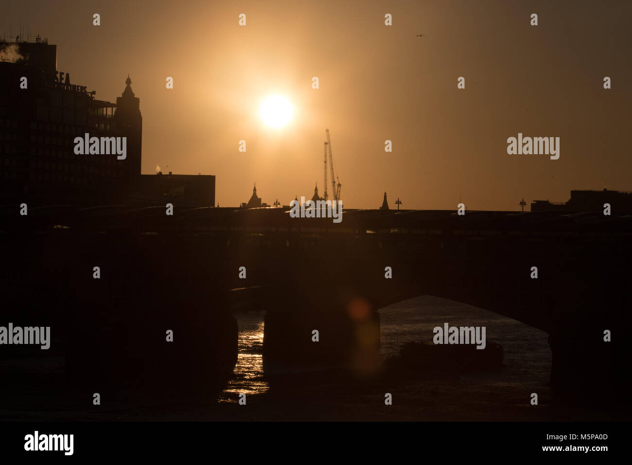 London, UK. 25th February 2018. Abeautiful sunset along the River Thames.  Credit: Carol Moir/Alamy Live News. Stock Photo
