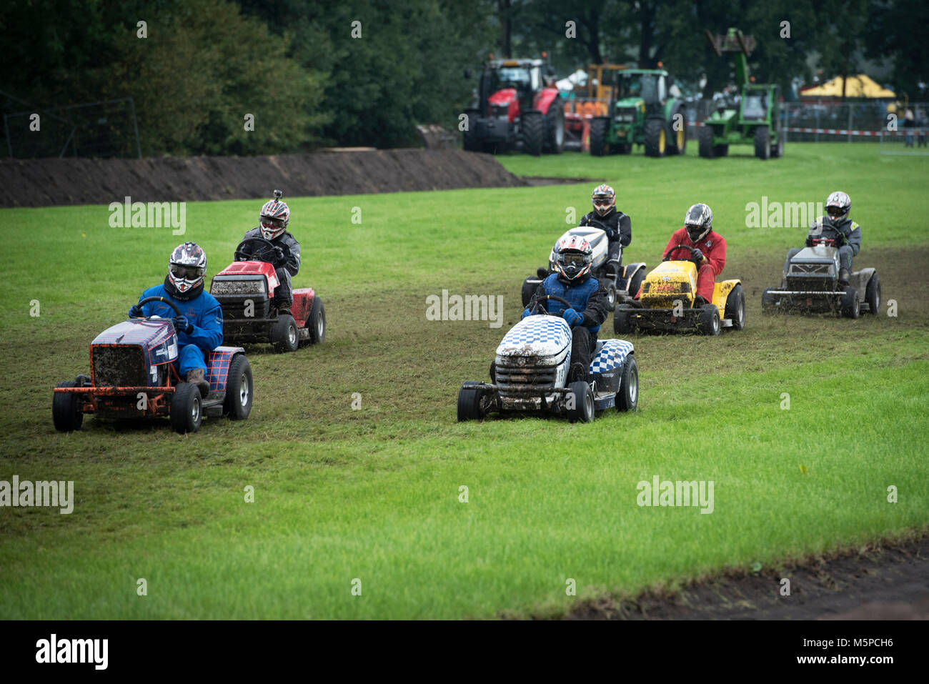 Lawn mower racing hi-res stock photography and images - Alamy