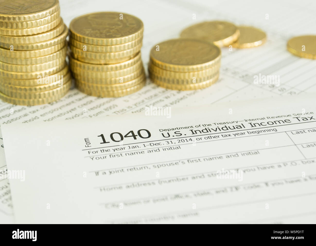 1040 income tax form hi-res stock photography and images - Alamy