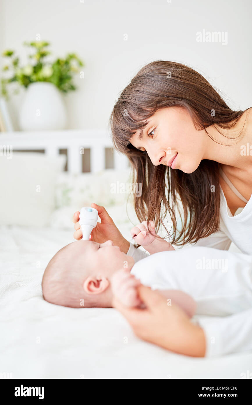 Forehead thermometer hires stock photography and images Alamy