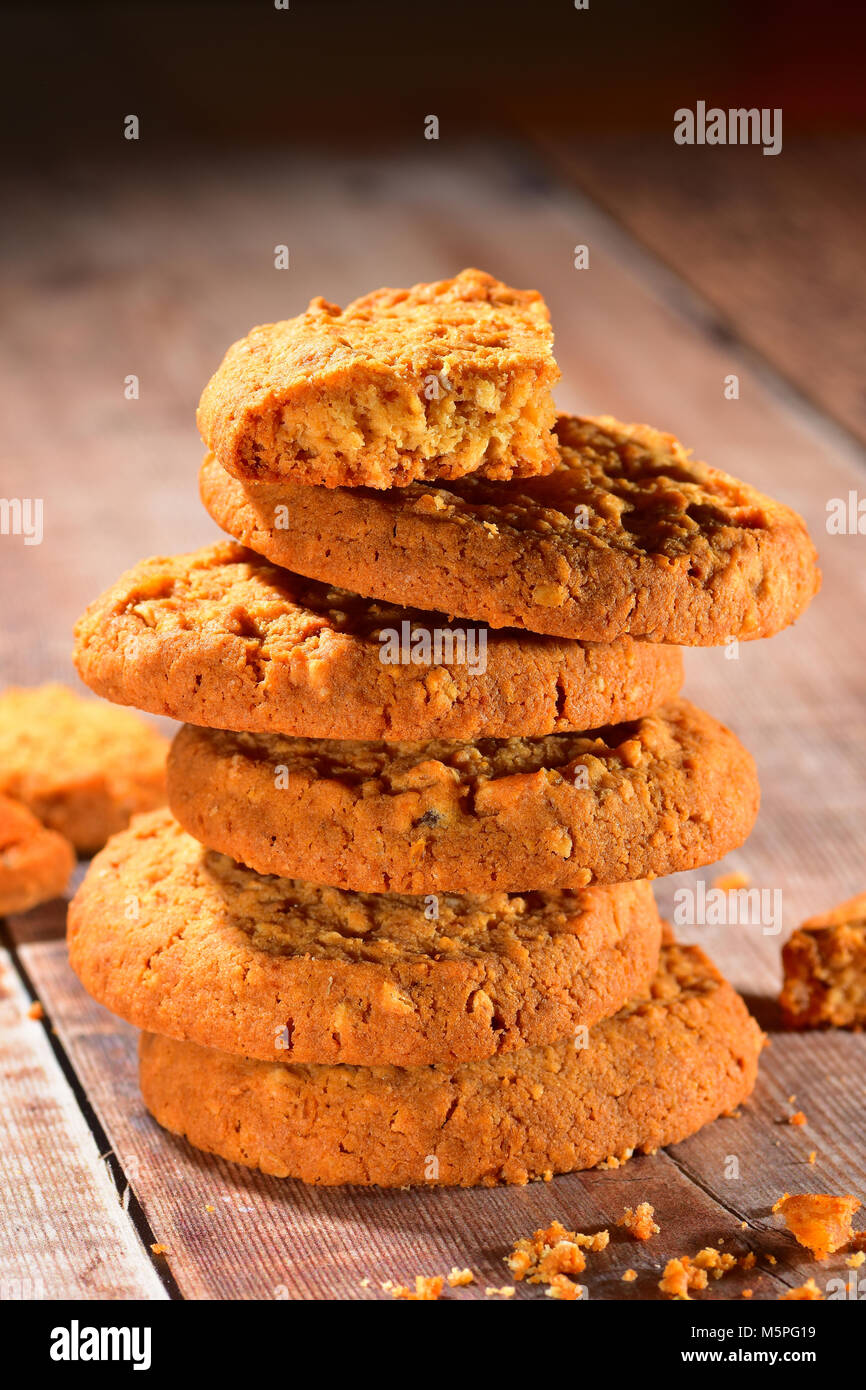Ginger biscuits home made hires stock photography and images Alamy