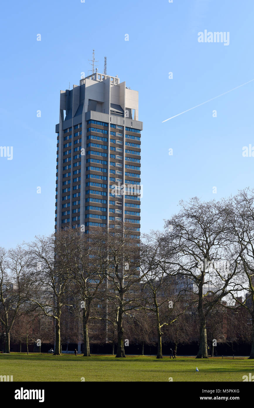 Hyde Park Barracks are located in Knightsbridge in central London, on the southern edge of Hyde Park. Also referred to as Knightsbridge Barracks Stock Photo