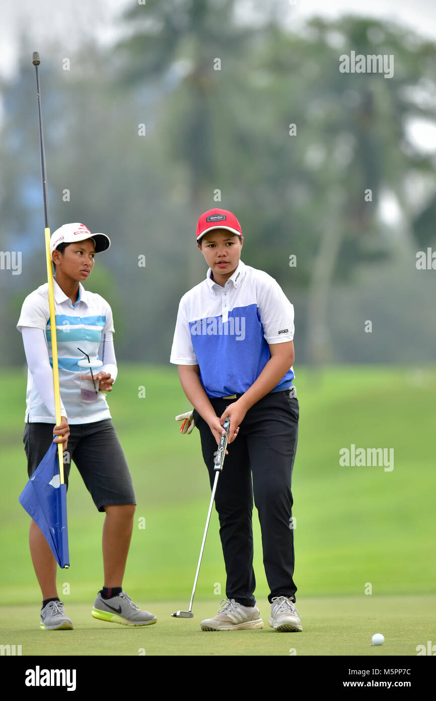 Danau, UKM Bangi - FEBRUARY 11: Ilysia Yasmin Ibnu lines up her putt on the 15th green during Final Round of the Danau Junior Championship at Danau Go Stock Photo