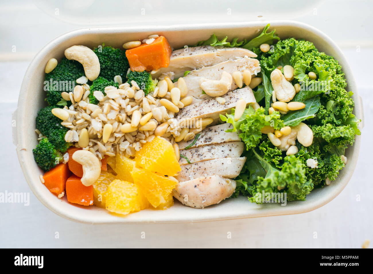 A healthy meal in a lunch box Stock Photo - Alamy