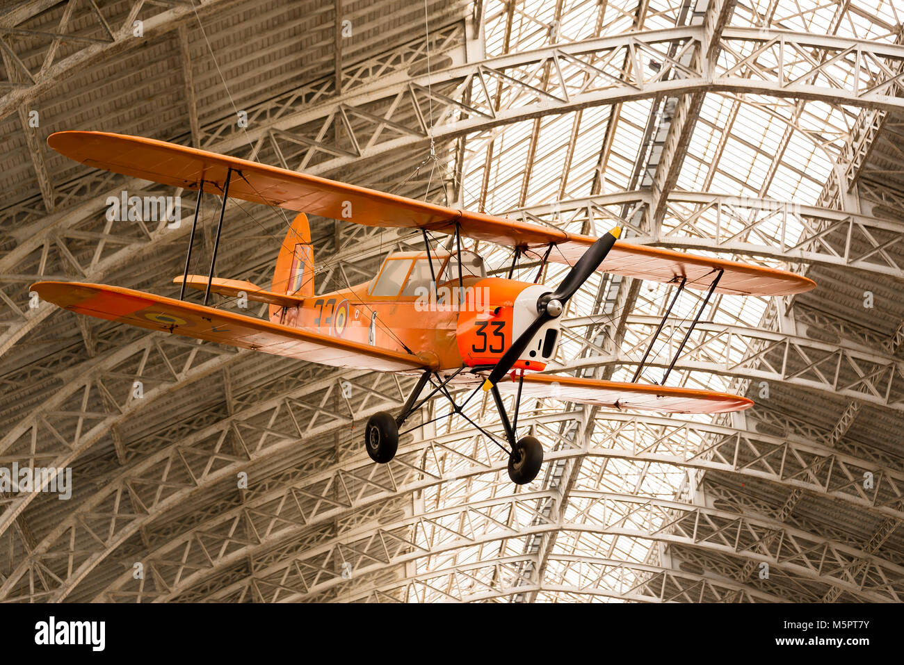 Airplane stationary hi-res stock photography and images - Alamy