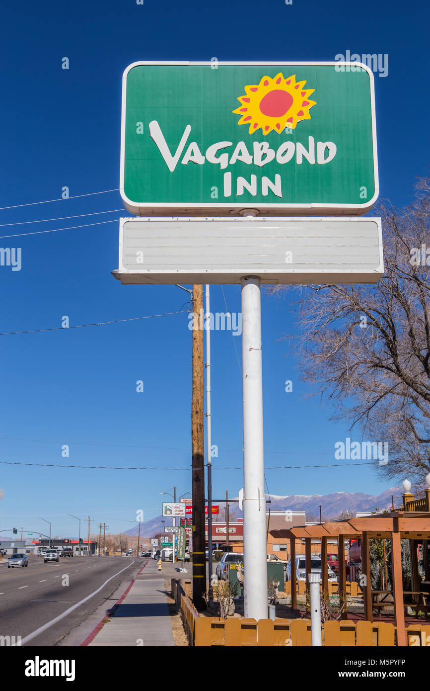 Vagabond Inn motel accomodation sign on highway 395 in the of Bishop California Stock Photo - Alamy