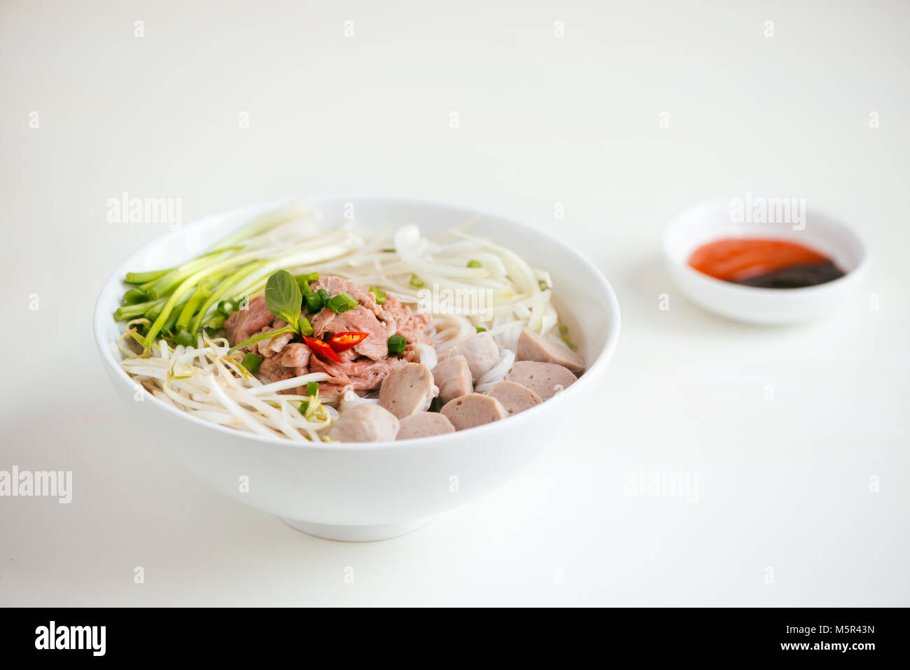 A bowl of traditional Vietnamese Pho noodle Stock Photo - Alamy
