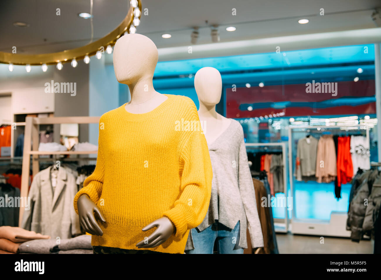 Store manikin hi-res stock photography and images - Page 7