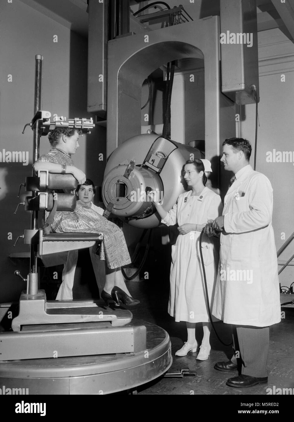 A patient goes through x-ray therapy at the Argonne Cancer Research Hospital at the University of Chicago, ca. 1953. Stock Photo