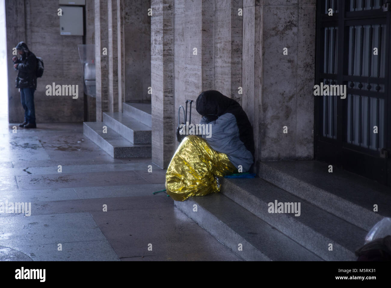 Roma, Italy. 26th Feb, 2018. Homeless St. Peter's Basilica during the snowfall that struck Rome on February 26, 2018 Credit: Matteo Nardone/Pacific Press/Alamy Live News Stock Photo