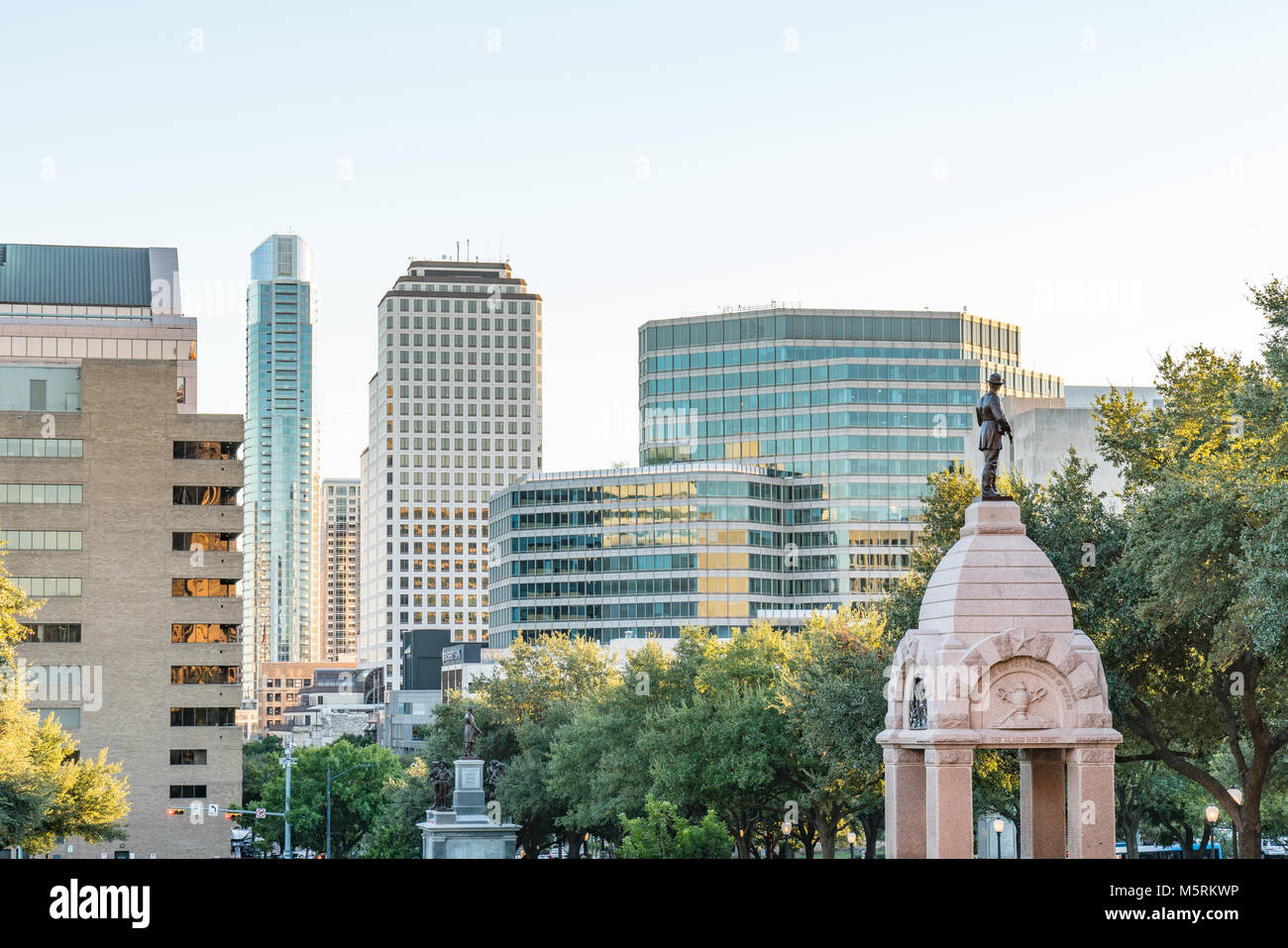 Downtown skyline architecture hi-res stock photography and images - Alamy