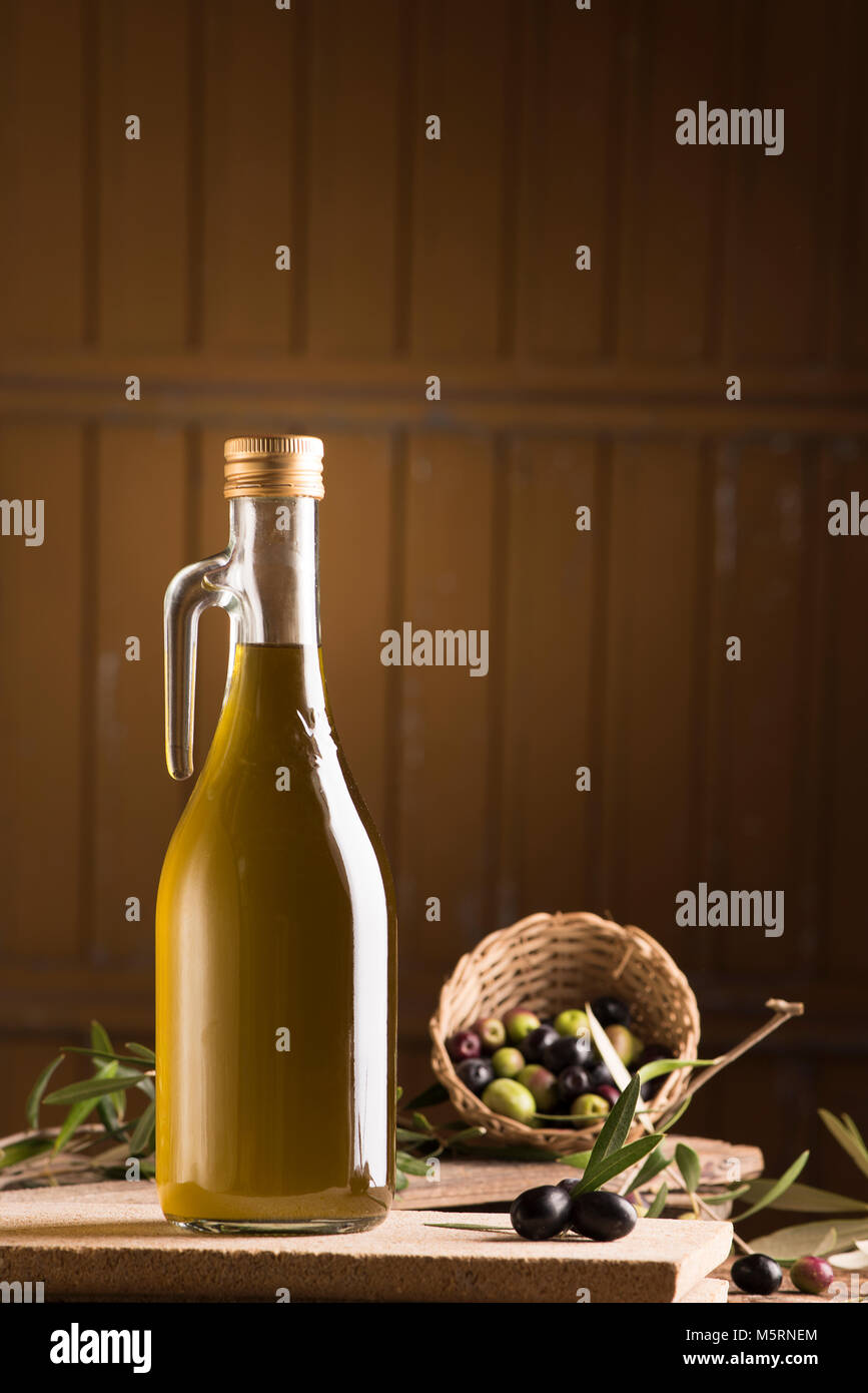 Bottle of extra virgin olive oil Stock Photo - Alamy