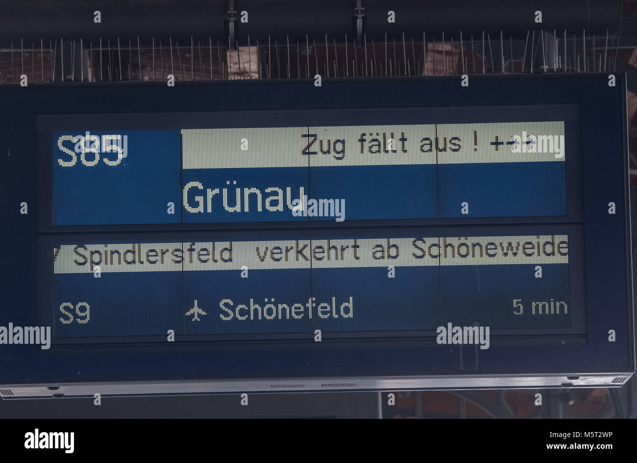 Rail tracks damaged hires stock photography and images Alamy