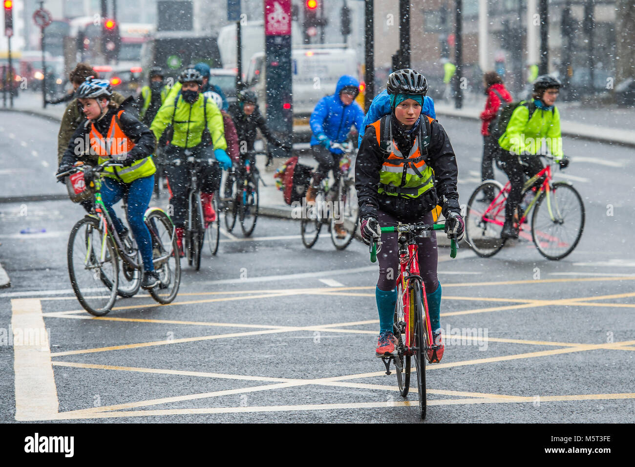 London, UK. 26th February, 2018. Cyclists struggle throught the brief blizzard - Commuters face a miserable journey to work as the snow falls in freezing temperatures in Pimlico. Credit: Guy Bell/Alamy Live News Stock Photo