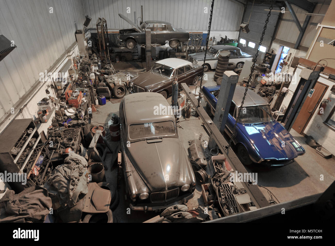 Rover P4, Rover P5B coupe and Rover P6 classic cars in a workshop Stock Photo