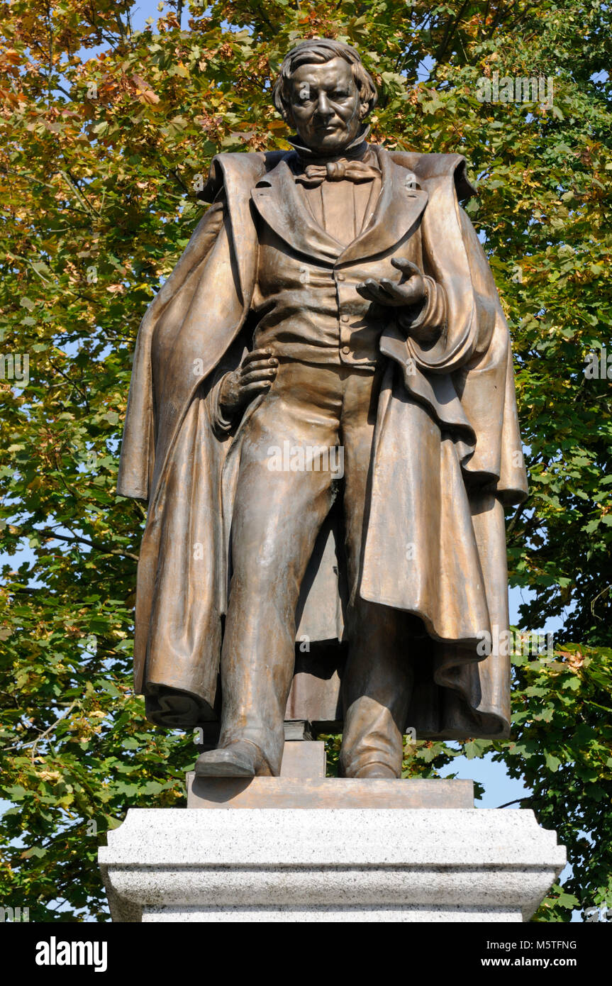 Statue Eilhard Mitscherlich, Jever, Niedersachsen, Deutschland. | Statue Eilhard Mitscherlich, Jever, Lower Saxony, Germany. Stock Photo