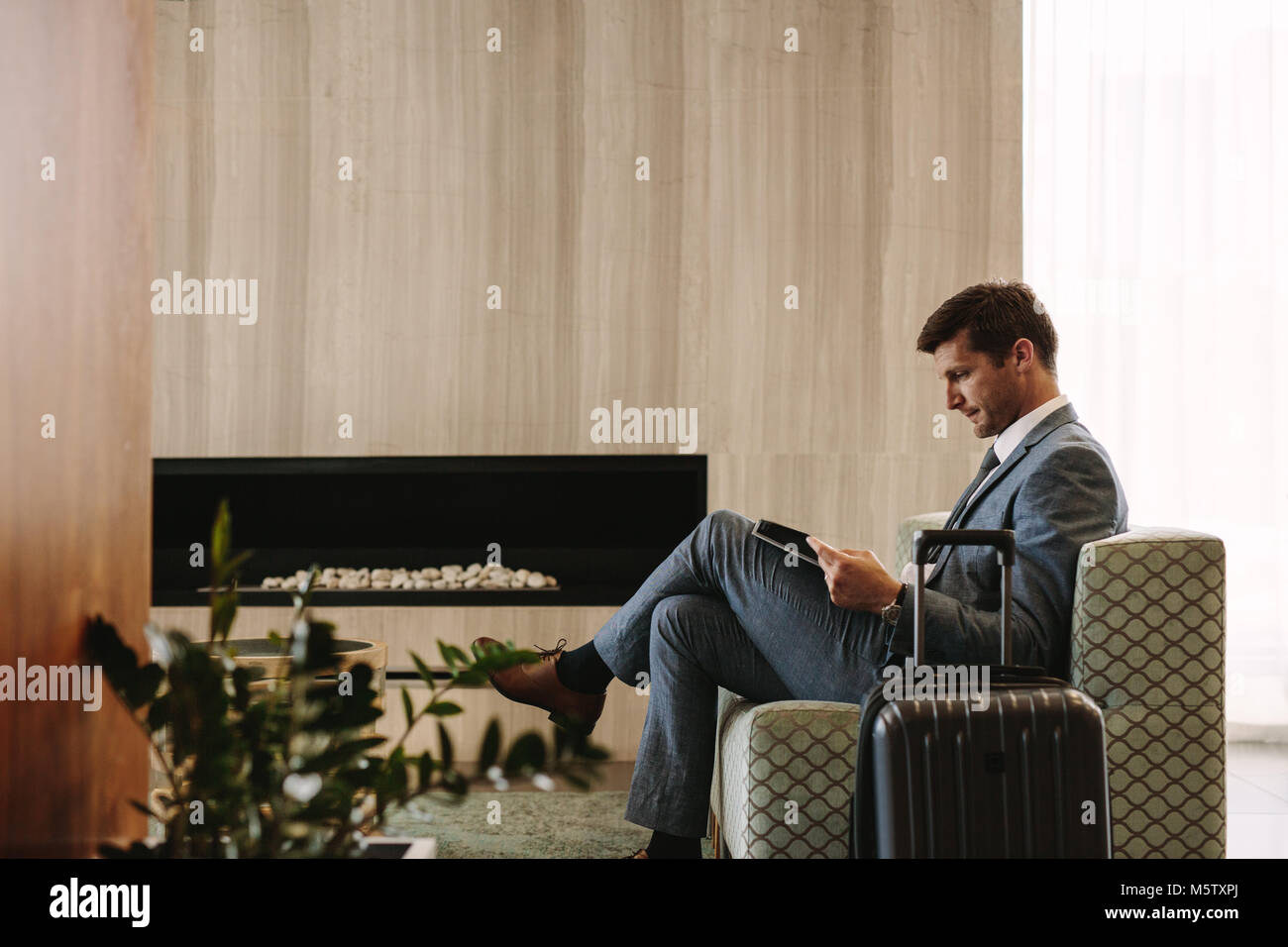 Airport reading book hi-res stock photography and images - Alamy