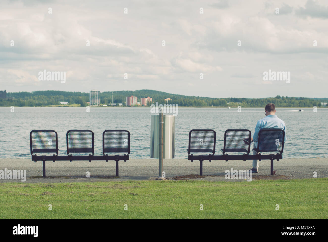 Back of man alone on park bench hi-res stock photography and images - Alamy