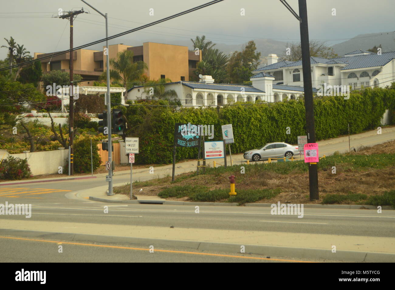 Sign That Guides You To The Malibu High School. Sign Nature Landscape. July 4, 2017. Malibu California USA EEUU. Stock Photo