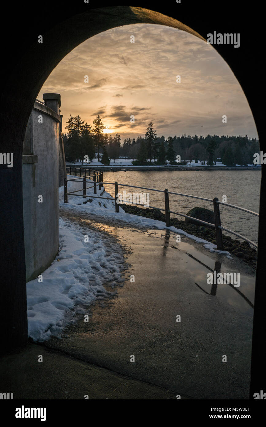 Setting sun through old hi-res stock photography and images - Alamy