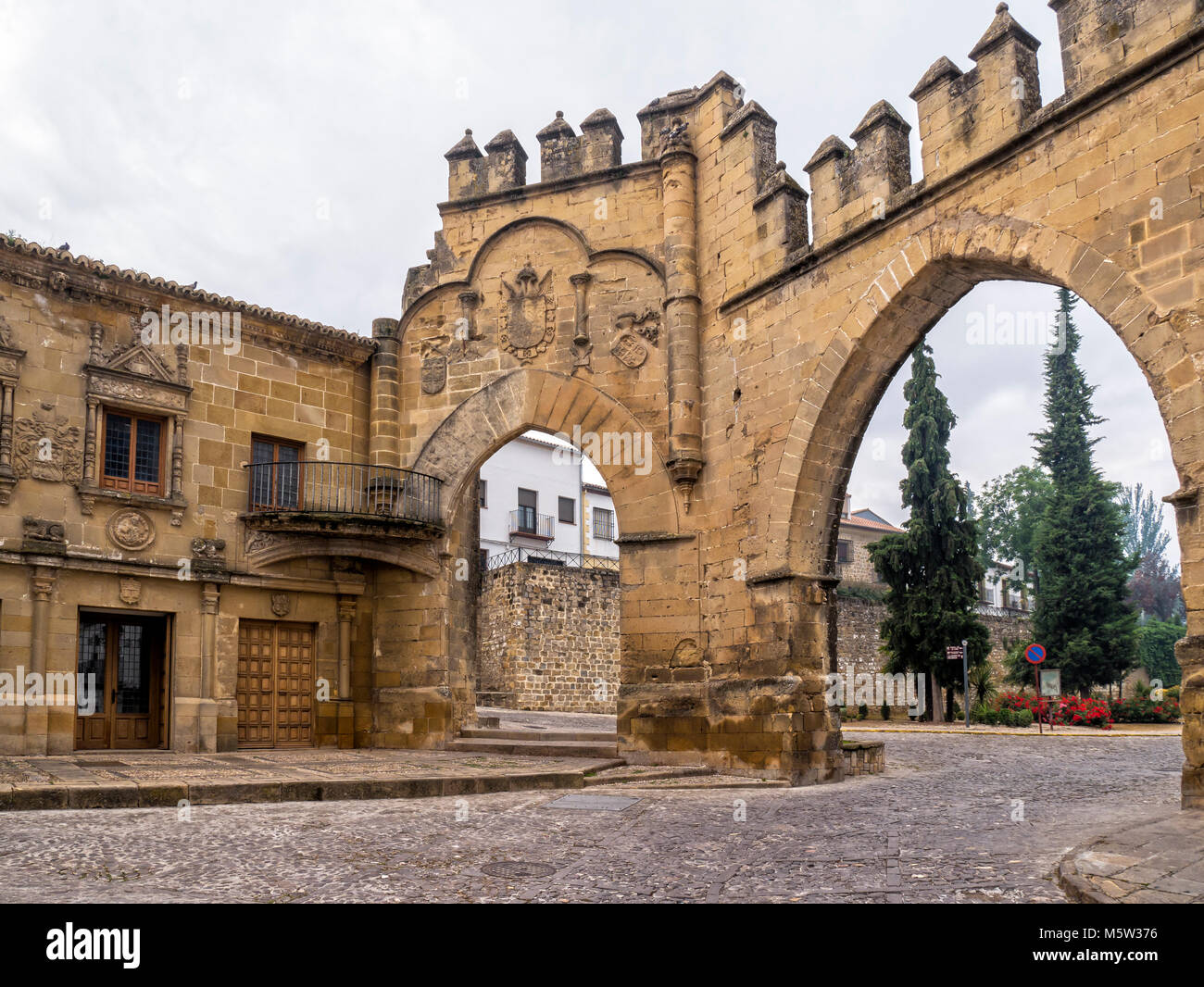 Puerta de Jaén y Arco de Villalar. Baeza. Jaén. Andalucía. España Stock  Photo - Alamy
