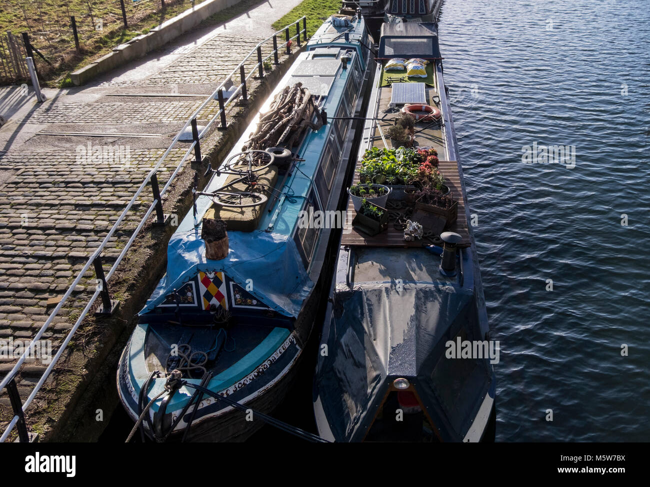 Canal Boats, Narrowboats, Canal Barges, sustainable, peaceful, vegetarian, environmentally conscious living Stock Photo